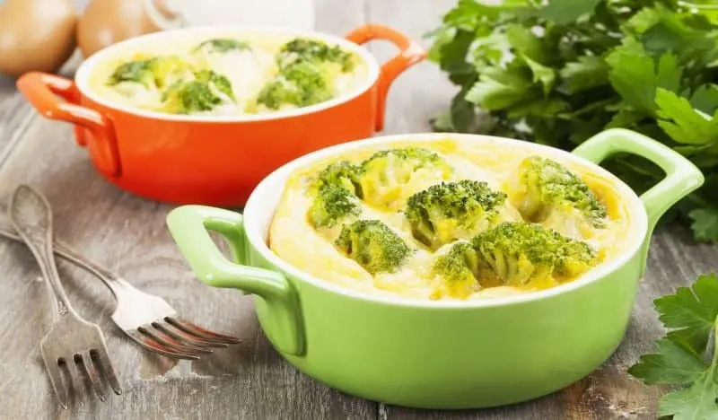 Pechda brokkoli va tuxumdan omlet tayyorlaymiz