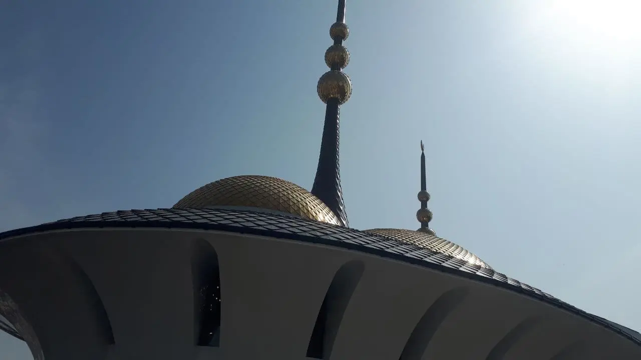 Namanganning “Afsonalar vodiysi” bog‘idagi yangi masjidda ilk juma namozi o‘qildi