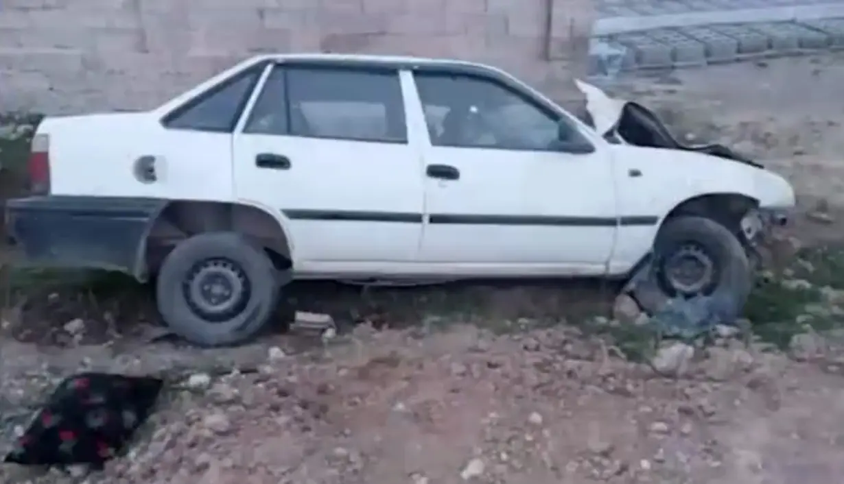 Surxondaryoda haydovchining uxlab qolishi oqibatida Nexia beton devorga borib urildi. Yo‘lovchi vafot etgan