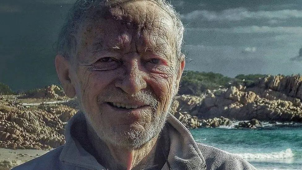 Italiyalik “Robinzon Kruzo” o‘zi yolg‘izlikda 32 yil yashagan orolni tark etadi