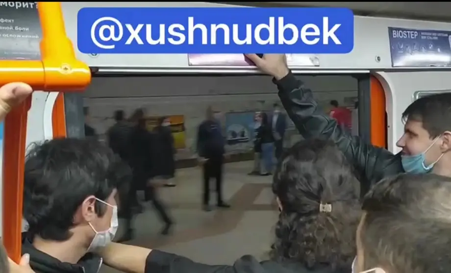 Toshkent metrosida poyezd ochiq eshik bilan harakatlangani ortidan 3 kishi ishdan olindi