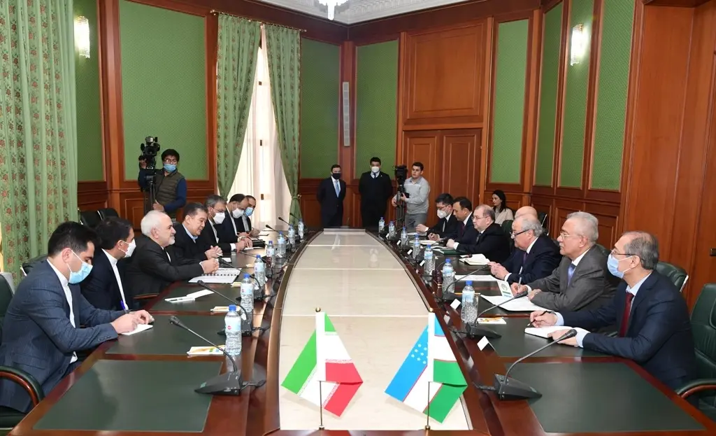 Abdulaziz Komilov Eron tashqi ishlar vaziri Muhammad Javod Zarif bilan uchrashdi