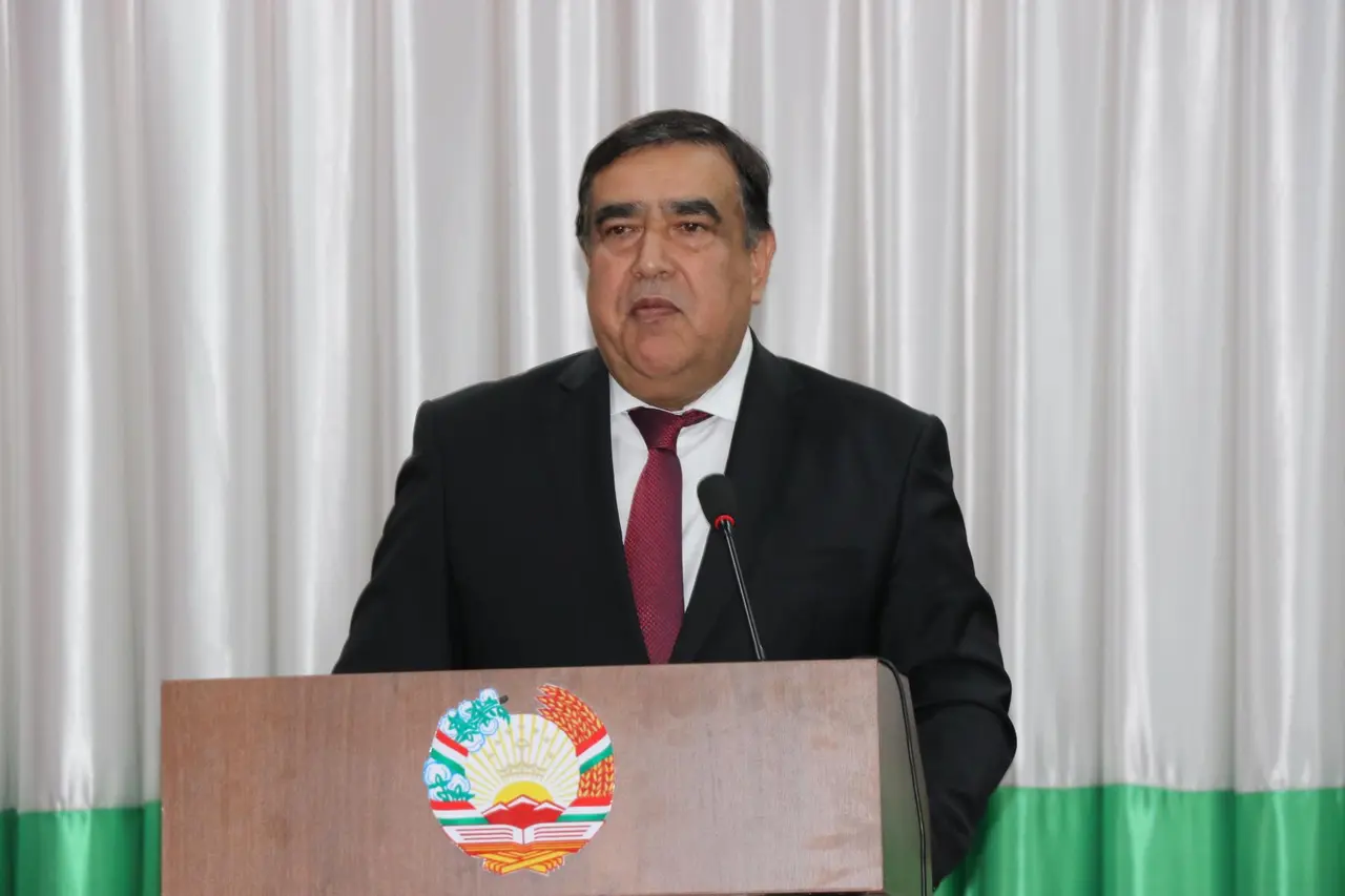 Emomali Rahmon o‘z yordamchisini Tojikistonning O‘zbekistondagi elchisi etib tayinladi
