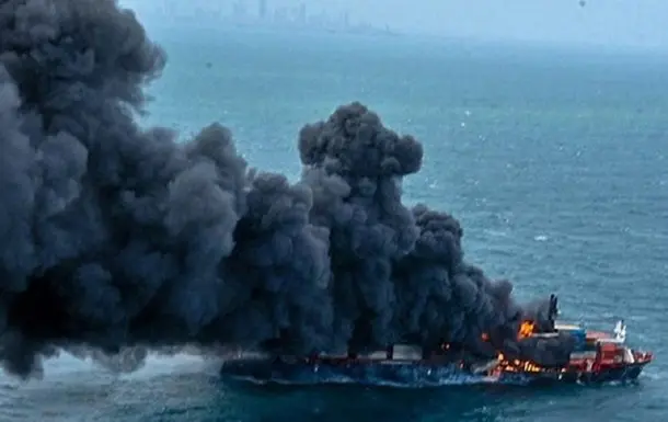Shri-Lanka sohillari yaqinida konteyner tashuvchi kemada portlash sodir bo‘ldi (video)