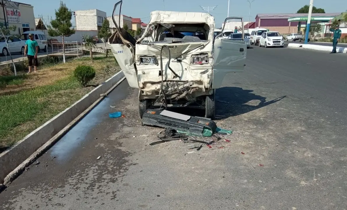 Asakada Labo to‘xtab turgan “GAZ-53” yuk mashinasiga borib urildi