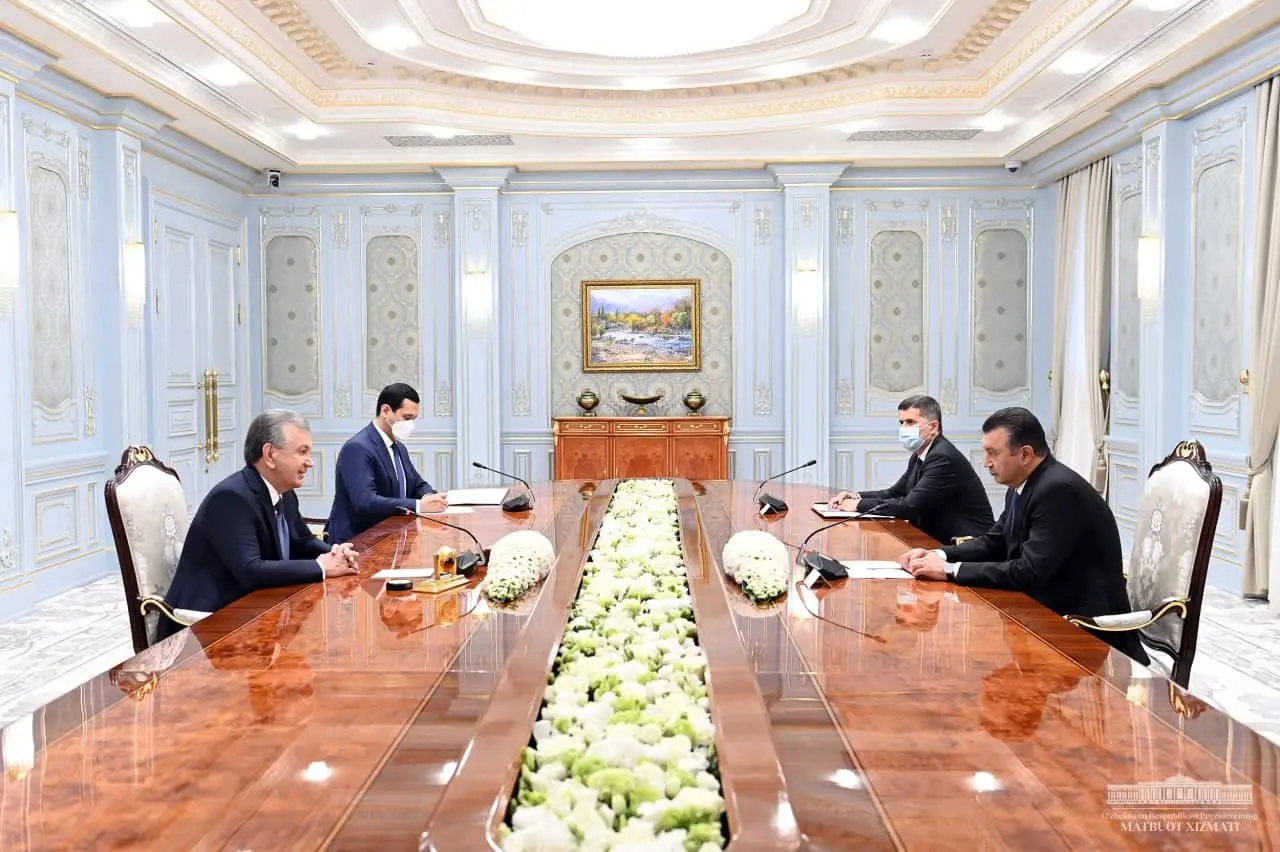 Shavkat Mirziyoyev Tojikiston bosh vaziri Qohir Rasulzodani qabul qildi