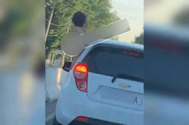Chirchiqda harakatlanish vaqtida Spark’dan tanasini chiqargan qiz qidirilmoqda. Haydovchi jarimaga tortildi