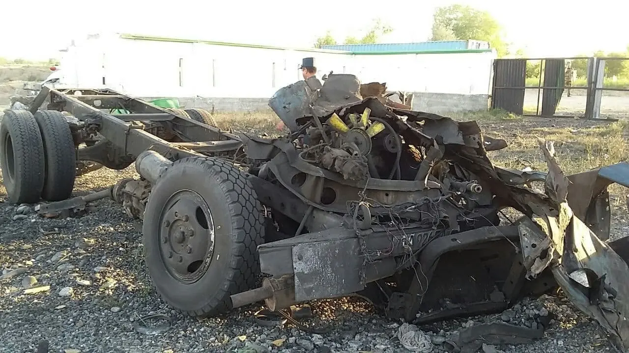Urgutdagi gaz quyish shoxobchasida “ZIL” portlab ketdi. Ikki kishi halok bo‘ldi
