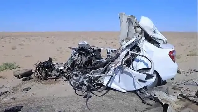 Navoiyda Cobalt yuk mashinasiga urilishi oqibatida haydovchi va uning otasi voqea joyida halok bo‘ldi