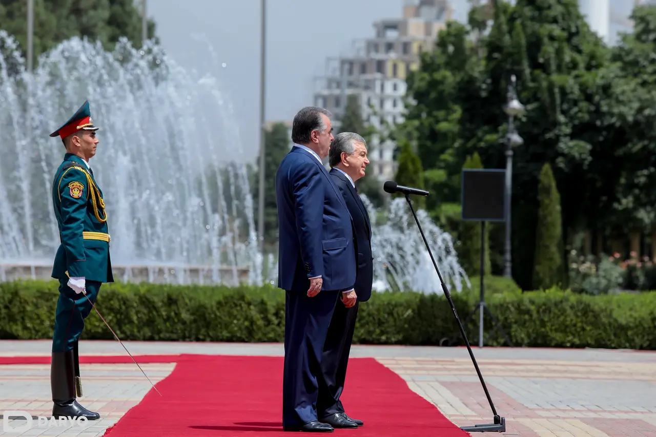 Shavkat Mirziyoyev va Emomali Rahmon tor doirada uchrashuv o‘tkazdi