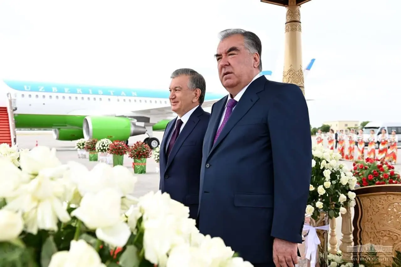 Шавкат Мирзиёев Душанбедан Хўжандга келди