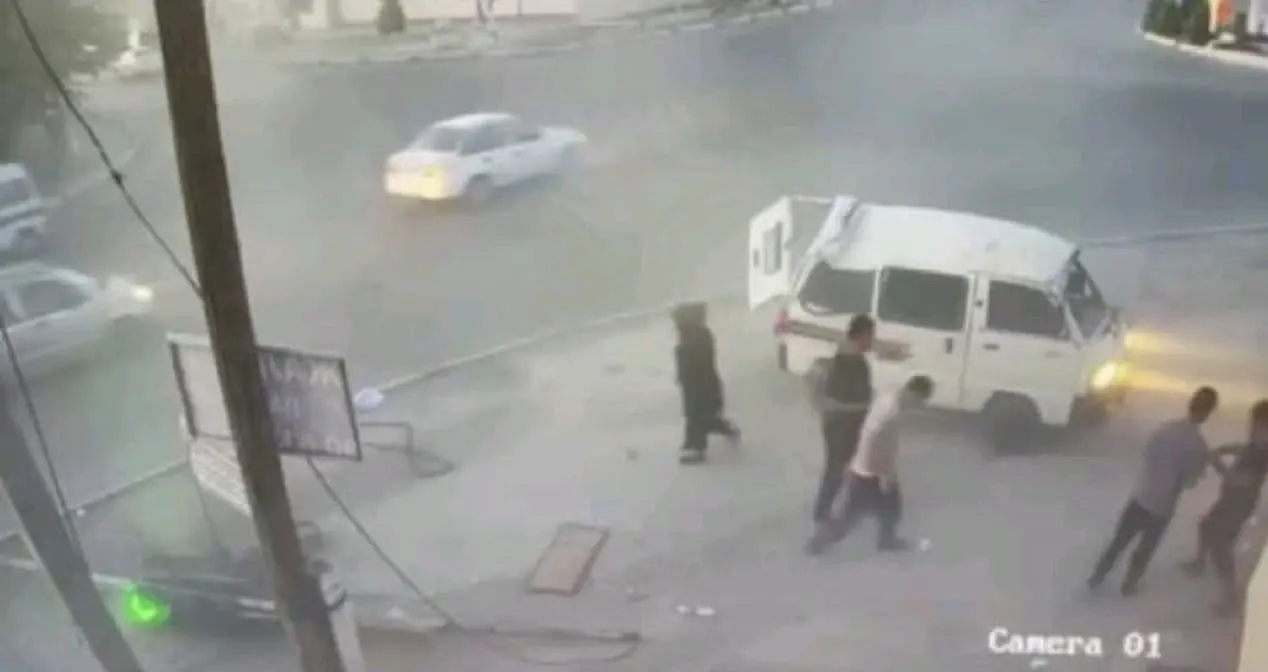 Marg‘ilonda boshqaruvni yo‘qotgan Damas haydovchisi svetoforga borib urildi (video)
