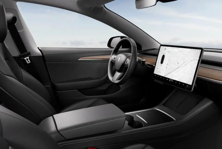 Tesla электрокарлари рус тилида «гапиришни» бошлади