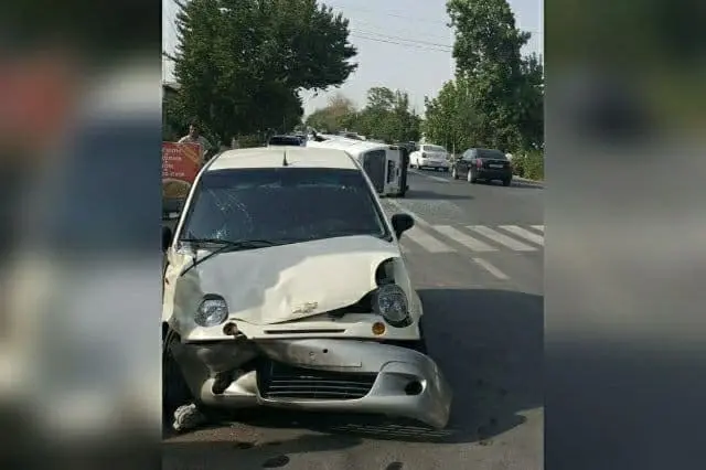 Toshkentda Damas hamda Matiz to‘qnashishi oqibatida 2 haydovchi tan jarohati oldi