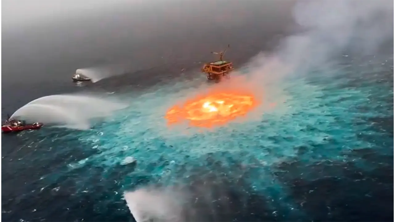 Meksika ko‘rfazidagi dengiz quvur liniyasida kuchli yong‘in sodir bo‘ldi (video)