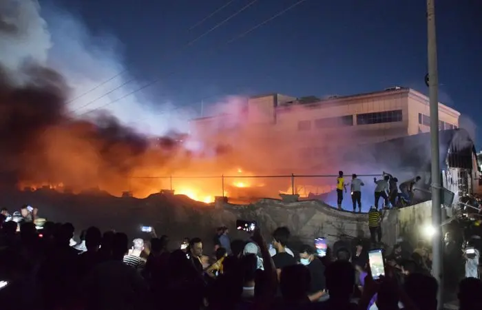 Iroqdagi COVID-kasalxona yonib ketdi, 77 kishi halok bo‘ldi (video)