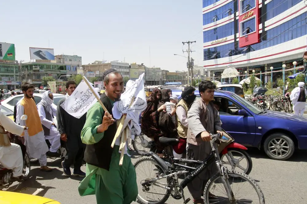 “Tolibon” bir sutka ichida Afg‘onistondagi 9 ta viloyat ma’muriy markazlari egallanganini xabar qildi