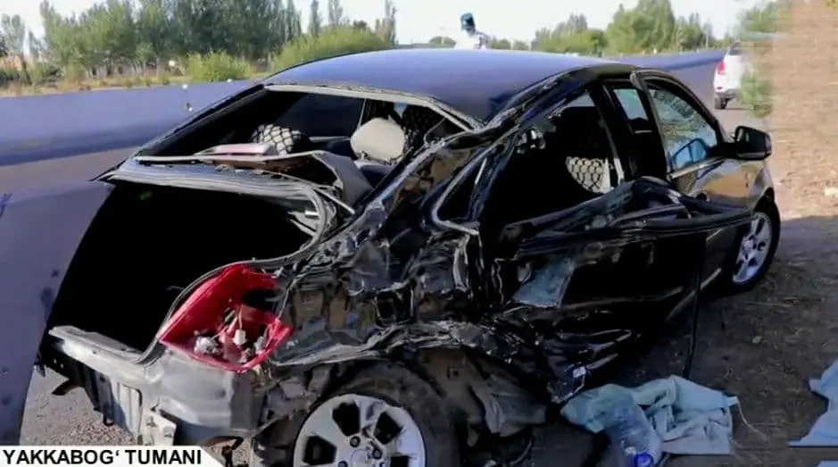 Qashqadaryoda quvib o‘tish qoidasini buzgan Lacetti yuk mashinasi bilan to‘qnashdi. Oqibatda 2 kishi vafot etdi