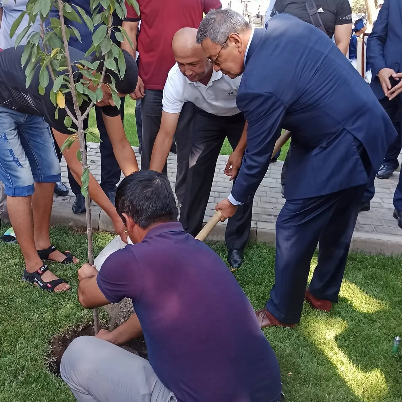 Quyi Chirchiqda G‘ofur Rahimov homiyligida STEM fanlariga ixtisoslashgan maktab ochildi