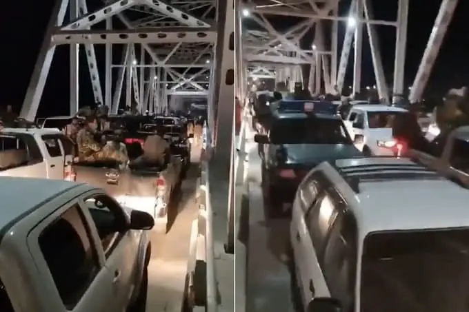 “Tolibon” Mozori-Sharifni egalladi. Afg‘oniston hukumat kuchlari O‘zbekiston tomon qochgan, Termizdagi “Do‘stlik ko‘prigi” afg‘on harbiylari bilan to‘la ekani aytilmoqda