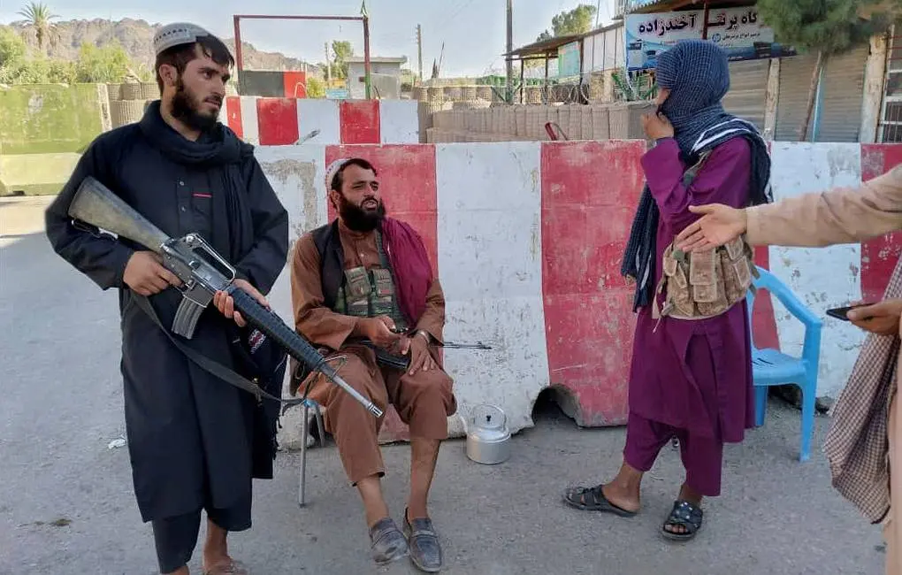 “Tolibon” o‘z jangarilariga Kobulga hujum qilmaslikni buyurdi. Tashkilot va hukumat o‘rtasida Kobulga tinch yo‘l bilan kirish bo‘yicha muzokaralar o‘tkazilmoqda