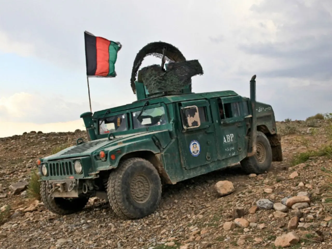 Marshal Abdurashid Do‘stum “Tolibon” bilan jang qilish uchun Kobuldan Balxga uchib ketdi