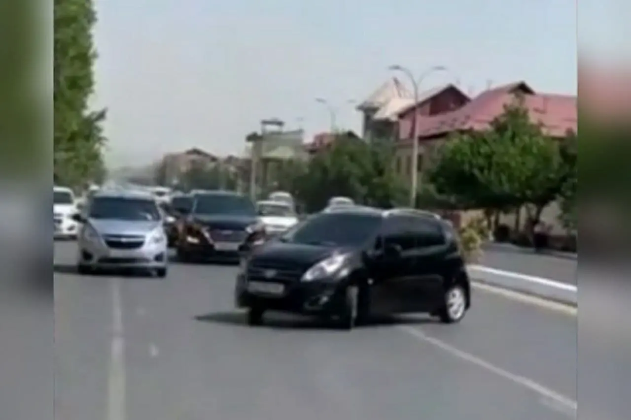 Andijonda xavfli manyovrlar qilgan Spark haydovchisiga bayonnoma tuzilib, avtomobili jarima maydonchasiga qo‘yildi (video)