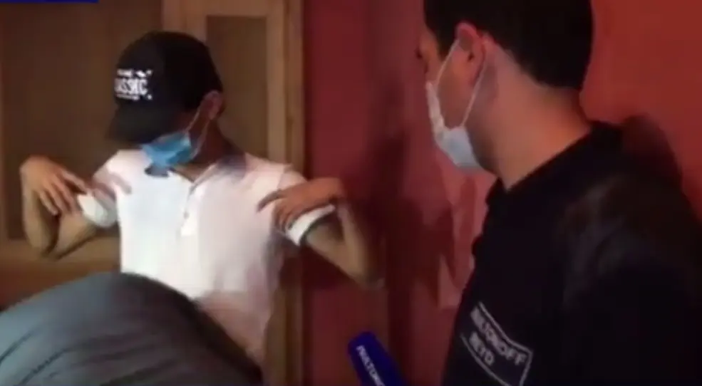 Toshkentda spa-salonga borgan yigitning yonidan pichoq va psixotrop vositasi topildi (video)