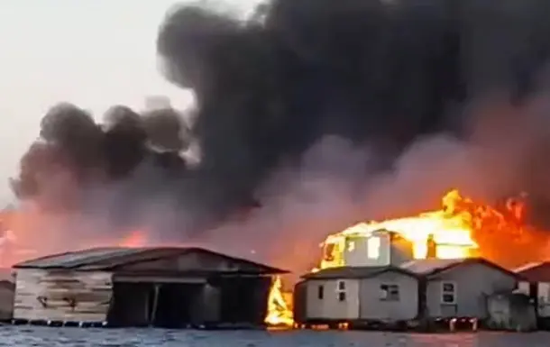 Karib dengizidagi orollarning birida kuzatilgan katta yong‘in oqibatida 200 dan ziyod bino yonib ketdi (video)