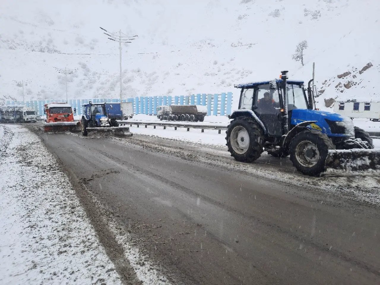 Video: Qordan tozalanayotgan Qamchiq dovoni yo‘llari