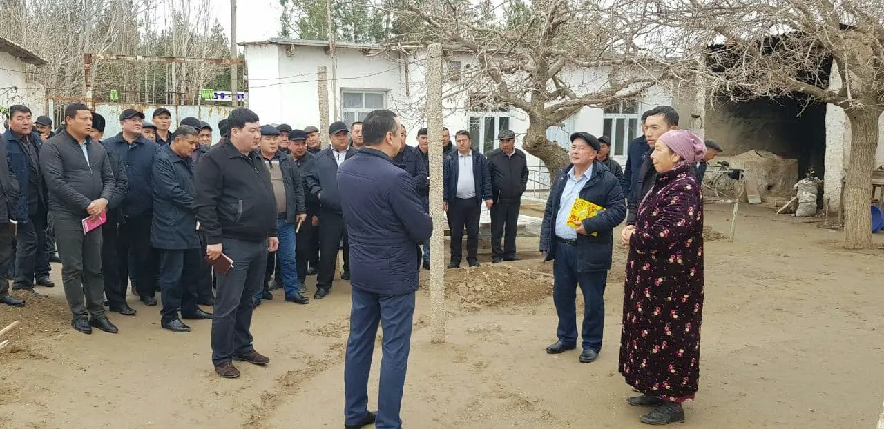 Qashqadaryoda hokim yordamchilari dam olish kunlari ishga chaqirilgani aytilmoqda
