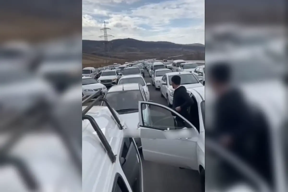 Video: Bo‘stonliqning tog‘ yo‘llaridagi bir necha kilometrlik tirbandlik