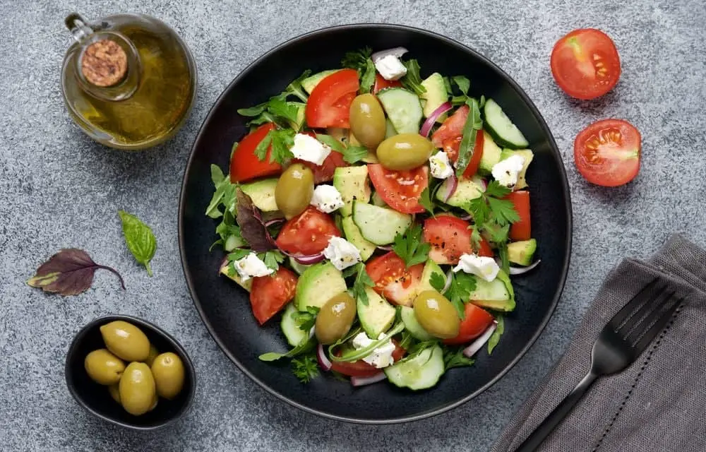 Avokado qo‘shib tayyorlanadigan grekcha salat retsepti