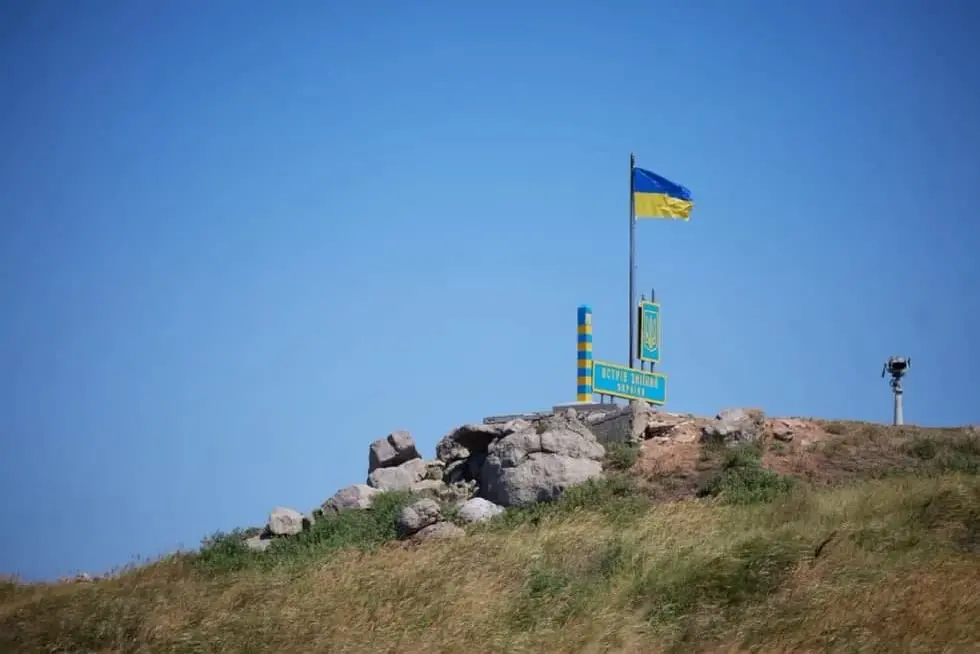 Ukraina Qora dengizdagi orollardan biri Rossiya tomonidan egallab olingani va orolning 13 nafar chegarachisi halok bo‘lganini e’lon qildi