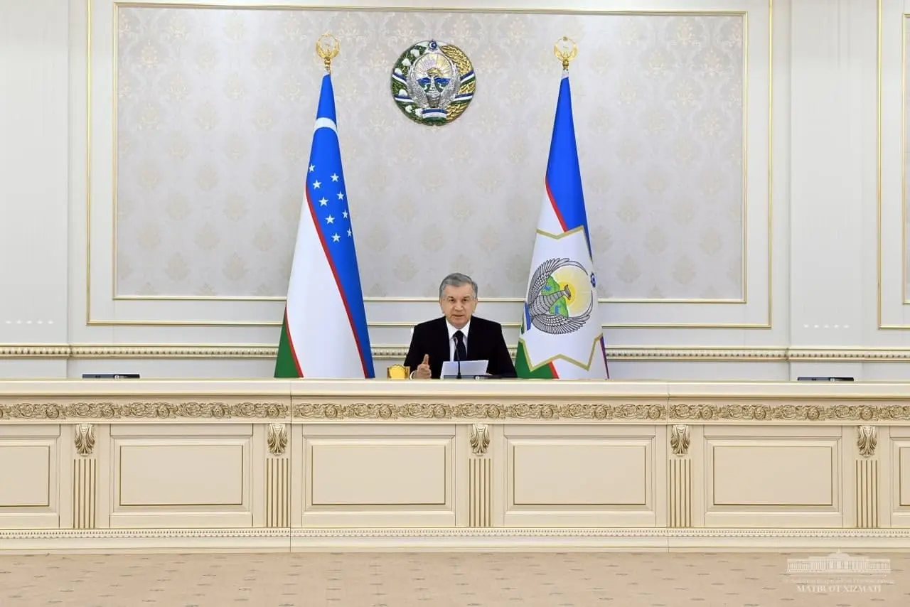 Shavkat Mirziyoyev raisligida talabalarning ishlab, daromad topishi mavzusida videoselektor yig‘ilishi boshlandi
