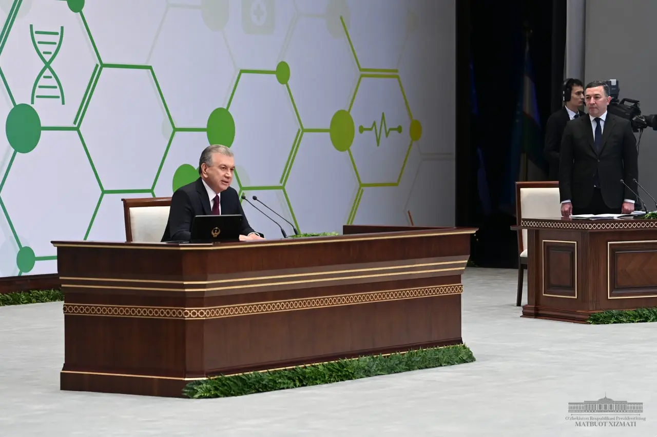 Shavkat Mirziyoyev 3 mingdan ortiq mahallalar aholisi oilaviy shifokorlik punktiga borish uchun 75 kilometrgacha yo‘l bosishga majbur bo‘layotgani haqida gapirdi