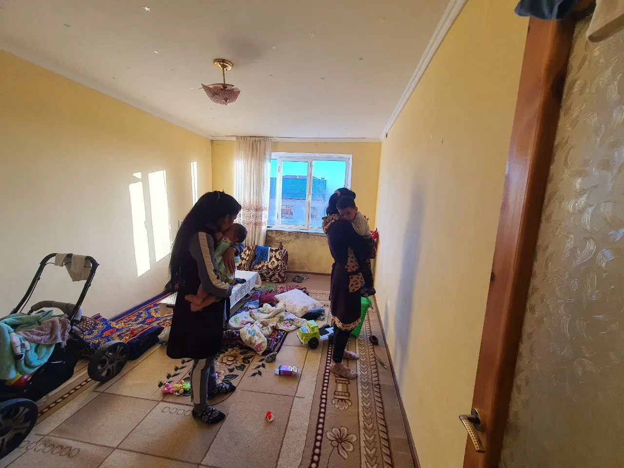 Samarqandda uy ichida qulflanib qolgan 2 nafar bola qutqarildi