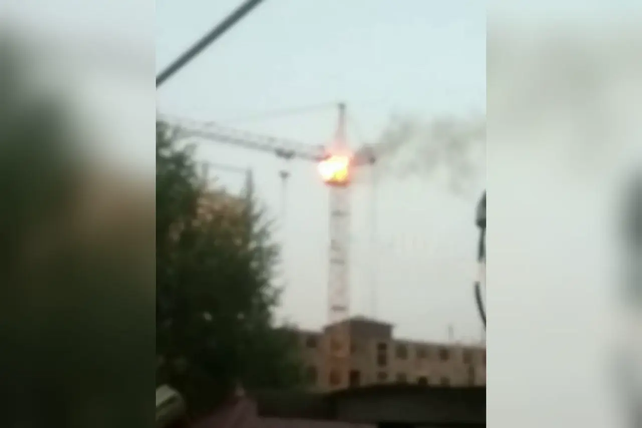 Qurilish vazirligi Toshkentda qurilish krani yonib ketganiga munosabat bildirdi