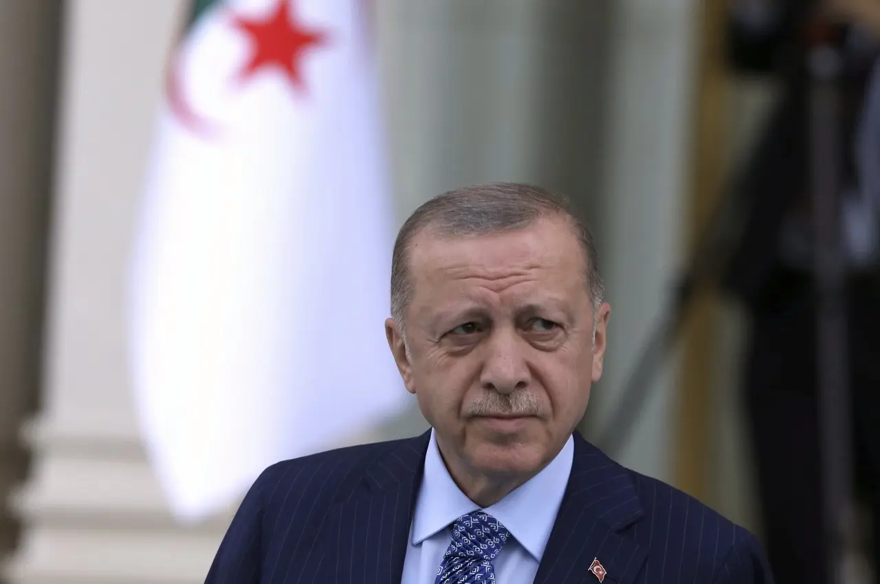 “Turkiya Shvetsiya va Finlyandiyaning NATOga kirishini ma’qullamaydi, ularning diplomatlari bizni ishontirishga urinmasa ham bo‘ladi” — Rajab Toyyib Erdo‘g‘on