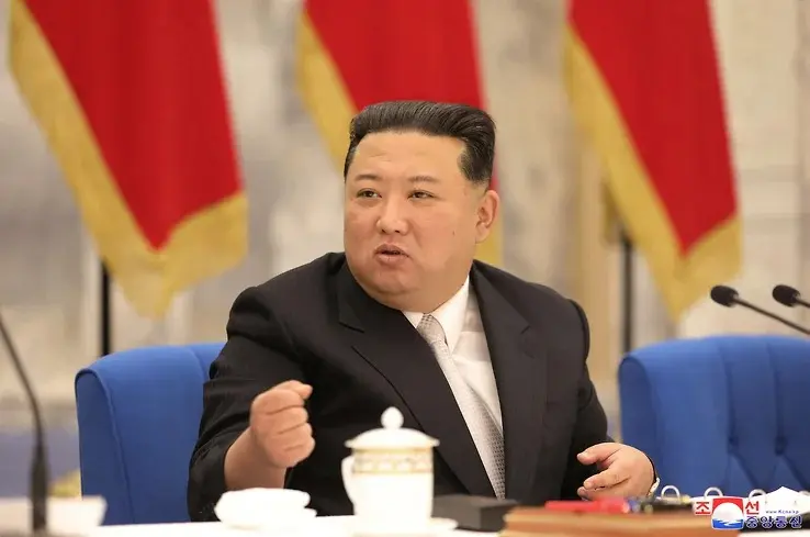 Kim Chen In KXDR qurolli kuchlarini qaytadan tashkil etadi