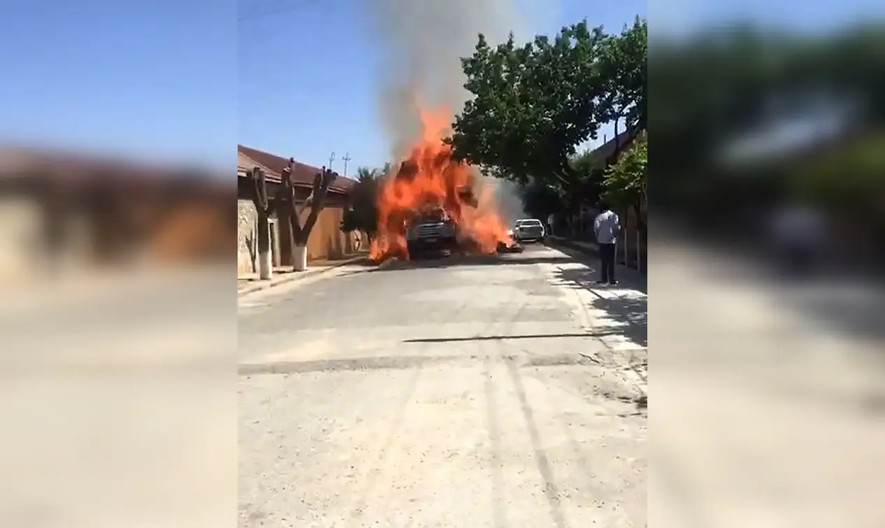 Samarqandda somon ortilgan yuk mashinasi yonib ketdi (video)