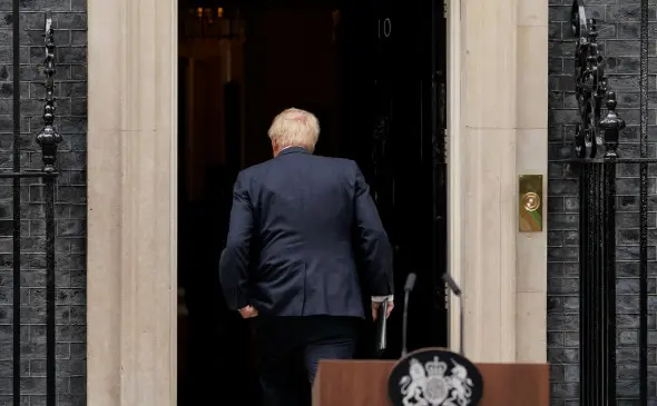 Борис Жонсон сиёсатдан кетиш эҳтимолини кўриб чиқмоқда — Telegraph