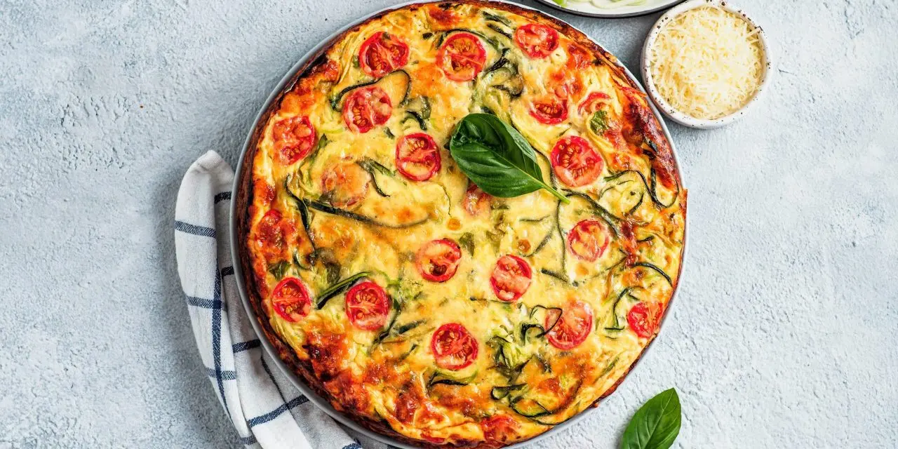 Qovoqcha, pomidor va pishloqdan mazali pirog tayyorlaymiz