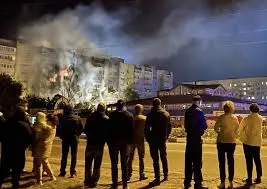 Yeyskda bombardimonchi samolyot ko‘p qavatli uy ustiga qulab tushdi (video)