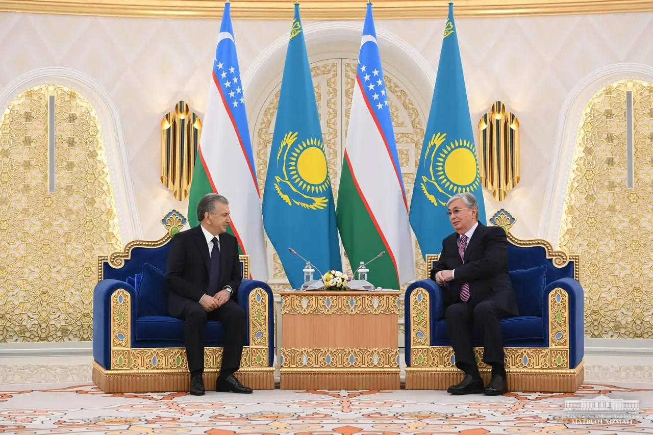 Mirziyoyev va To‘qayev sammit doirasida uchrashuv o‘tkazdi (foto)
