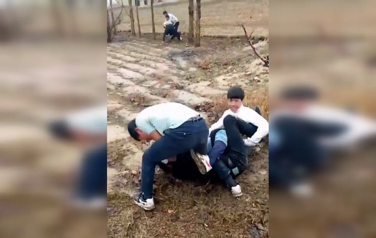 Namanganda bir guruh maktab o‘quvchilari mashhurlikka erishish uchun mushtlashdi (video)