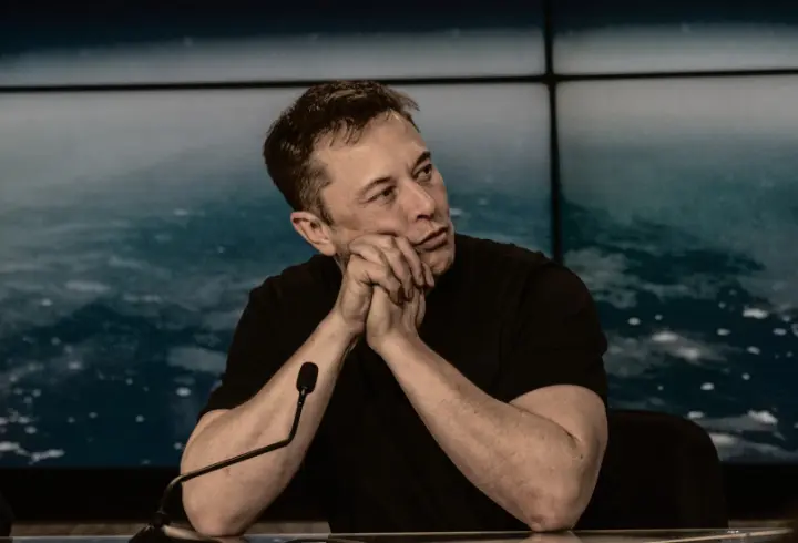 Илон Маск Apple’ни цензурада айблади ва Twitter’да «сўз эркинлигини бостириш»га оид ҳужжатларни чоп этишга ваъда берди