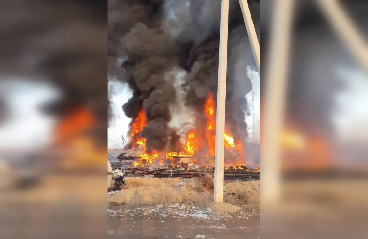 Namanganda harakatlanib ketayotgan yuk mashinasi yonib ketdi (video)