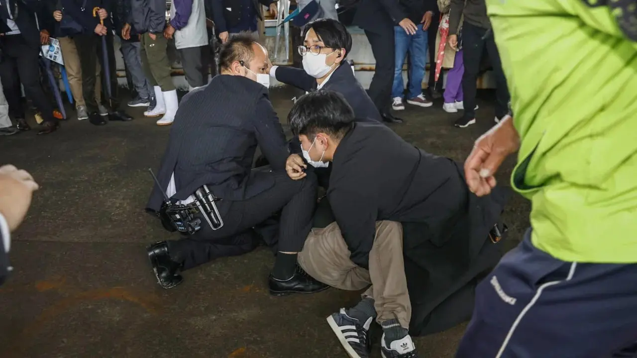 Japanese PM Fumio Kishida survives assassination attempt(video) 