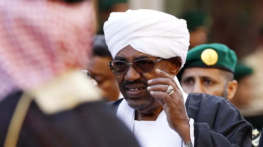 “Qamoqda emas”: Sudanning hokimiyatdan ag‘darilgan prezidenti qayerdaligi ma’lum bo‘ldi  